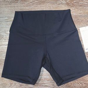 Lululemon Align HR Short 6’ size 8. Brand new, tags in place.